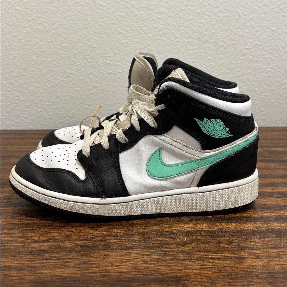 Big Kids Nike Air Jordan 1 Mid Green Glow